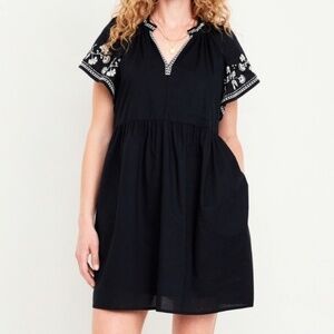 Old Navy black flutter sleeve embroidered dress size Small